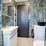V P Luxury