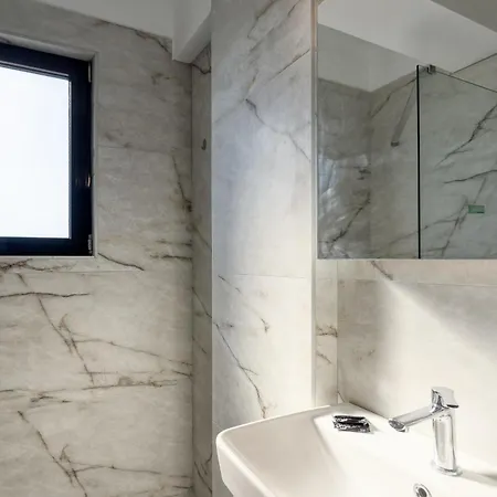 V P Luxury * 트리칼라