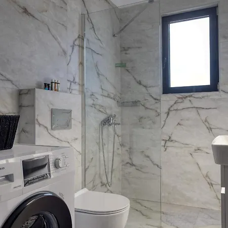 V P Luxury 아파트